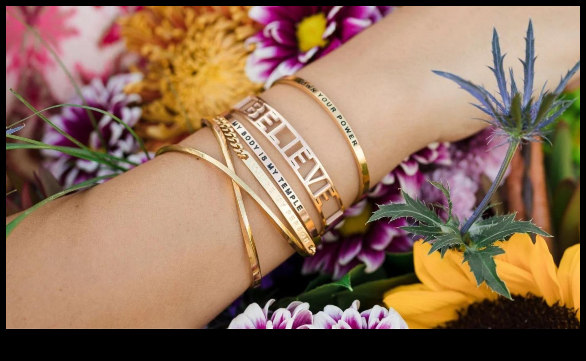 Ανεβάστε το σύνολό σας: Η δύναμη των κομψών βραχιολιών