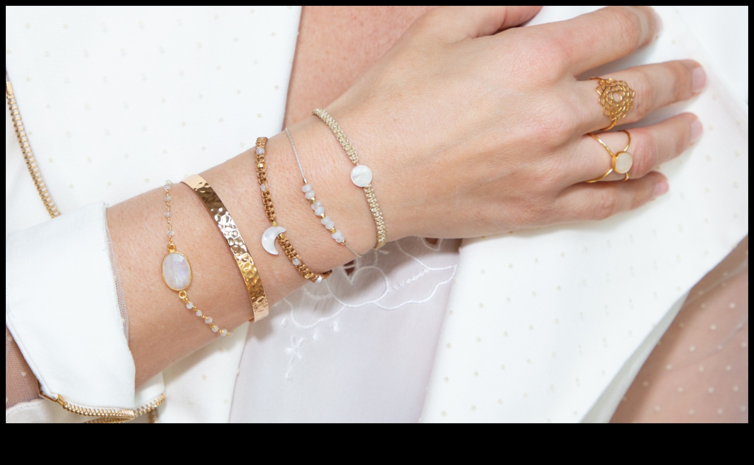 Ανεβάστε το σύνολό σας: Η δύναμη των κομψών βραχιολιών