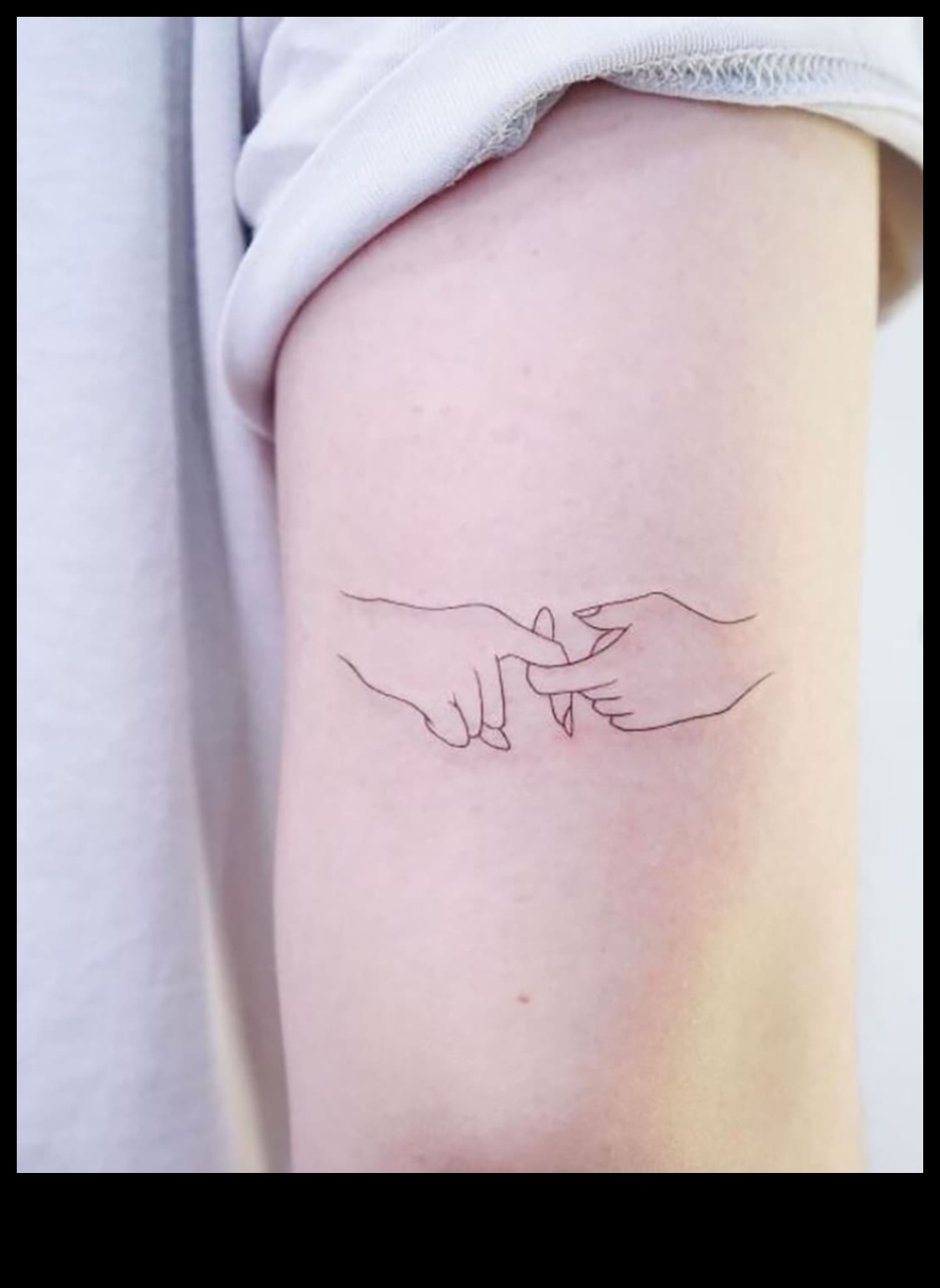 Tiny Tokens Ένας μινιμαλιστικός οδηγός τατουάζ για την αυτοέκφραση 3 Tiny Tokens: Εκφραστείτε με μινιμαλιστική κομψότητα τατουάζ