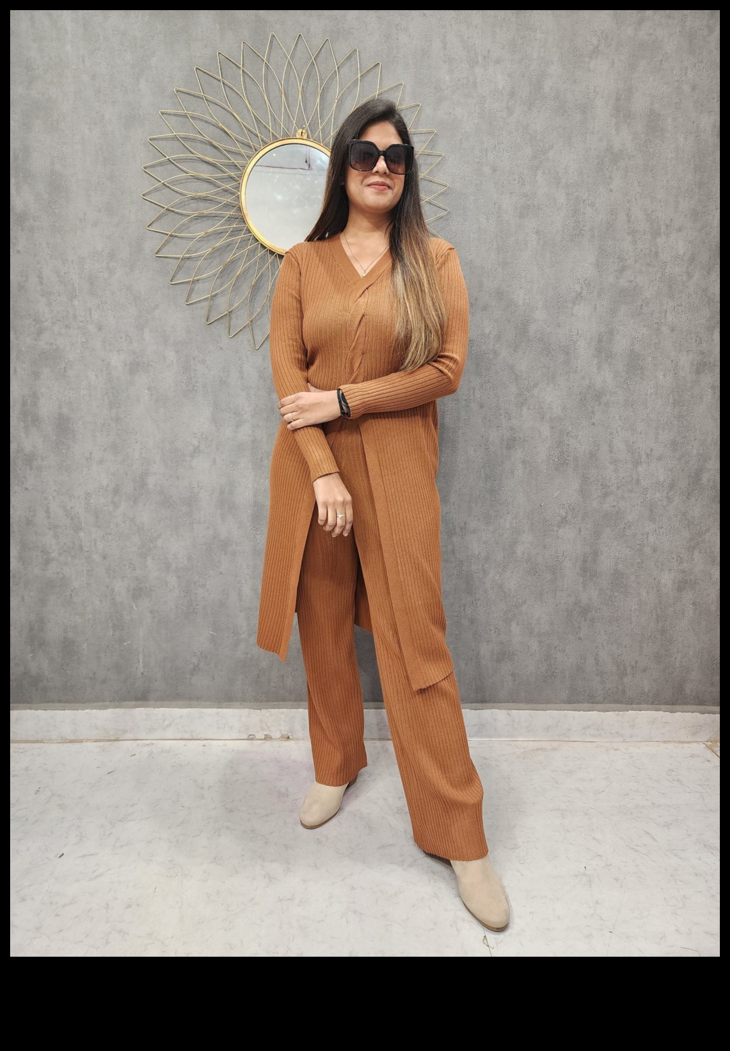 Μοντέρνα κομψότητα: Ανεβάστε το σύνολό σας με το σύγχρονο σετ μας