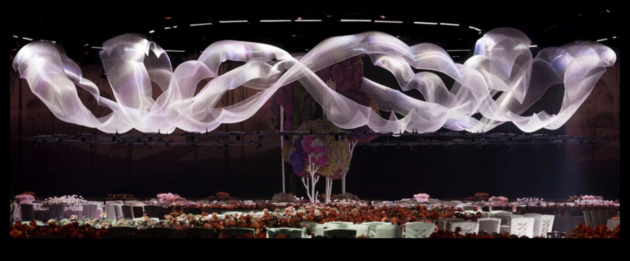 Ethereal Elegance: Τα Airy Fabrics παίρνουν στο επίκεντρο