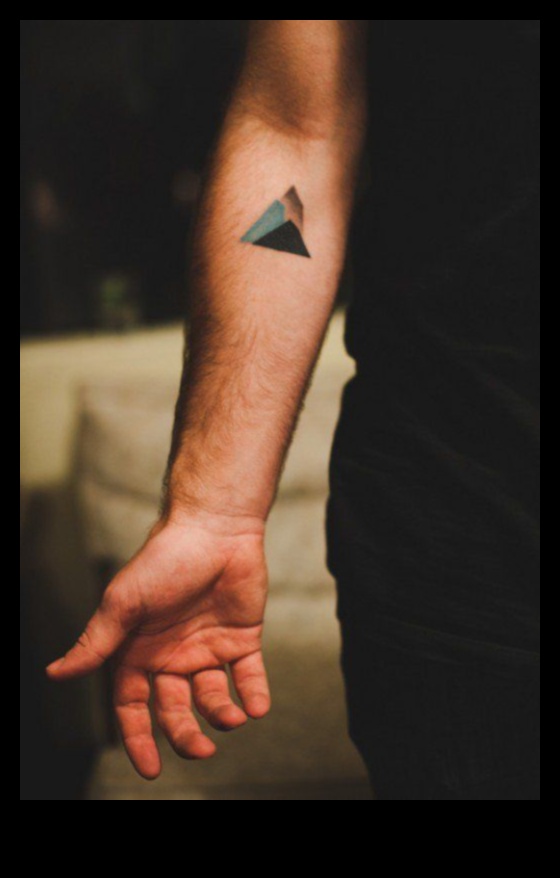 Χαριτωμένα τατουάζ καρπού με μελάνι που εντυπωσιάζουν με κομψότητα και στυλ 2 Graceful Ink: Εκλεπτυσμένη εμφάνιση με τατουάζ στον καρπό