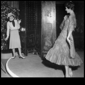 Couture Chronicles: Βυθιστείτε στην ιστορία της μοντέρνας μόδας