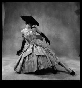 Romantic Rebellion: Mixing Edge με Elegance