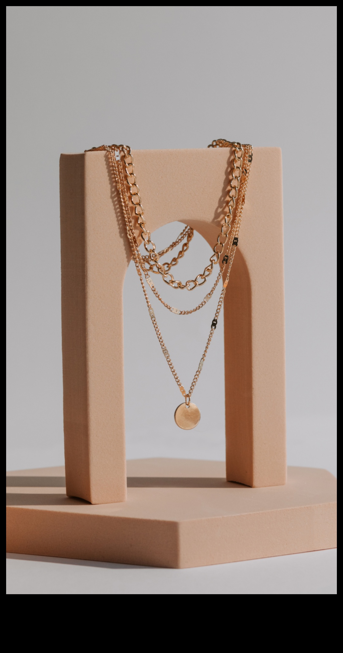 Sophisticated Simplicity: Minimalist Jewelry Statements