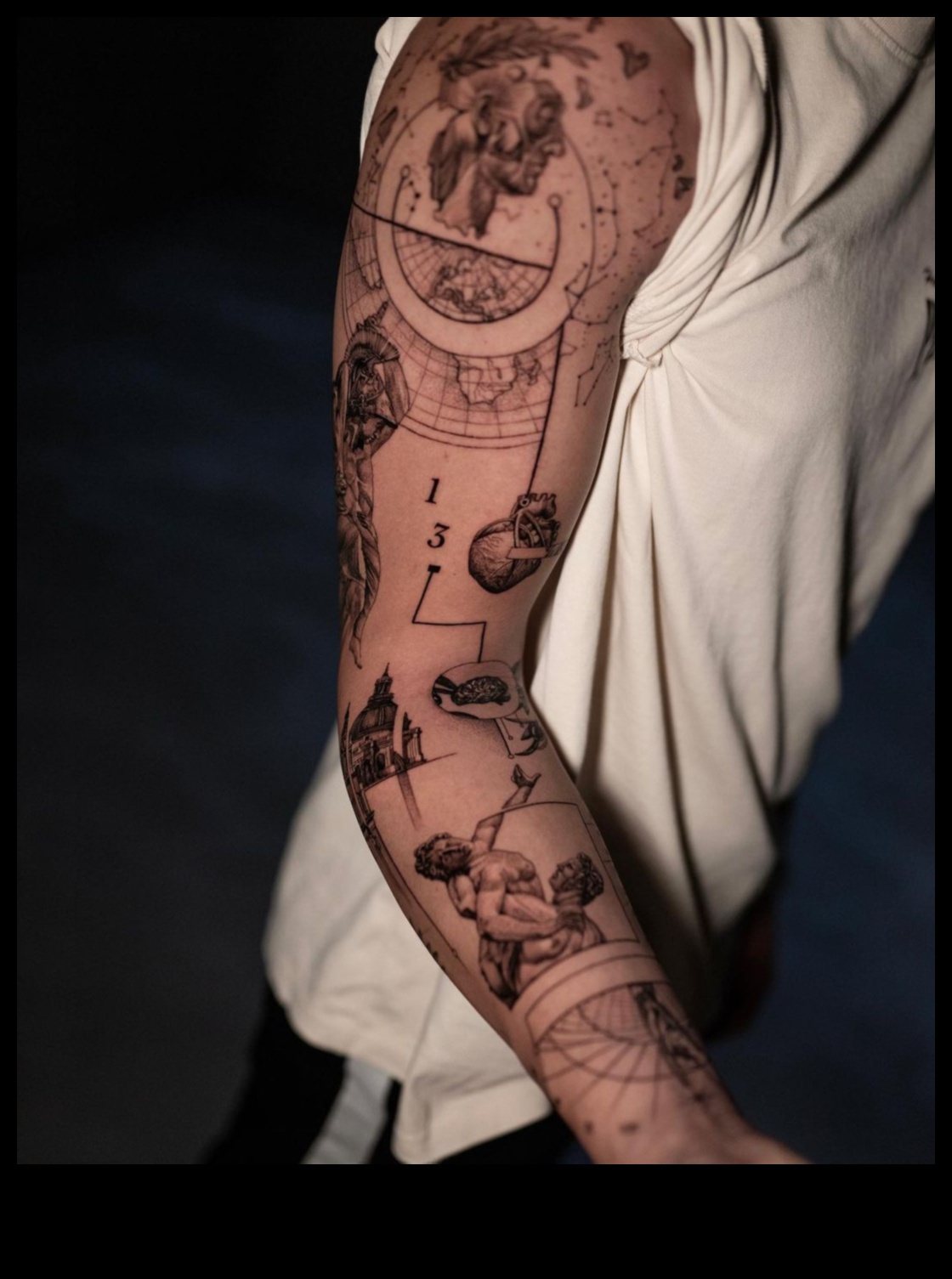 Γλυπτός καμβάς: Ανακαλύψτε την ομορφιά των αφηγήσεων για τατουάζ του μεγάλου επικού βραχίονα