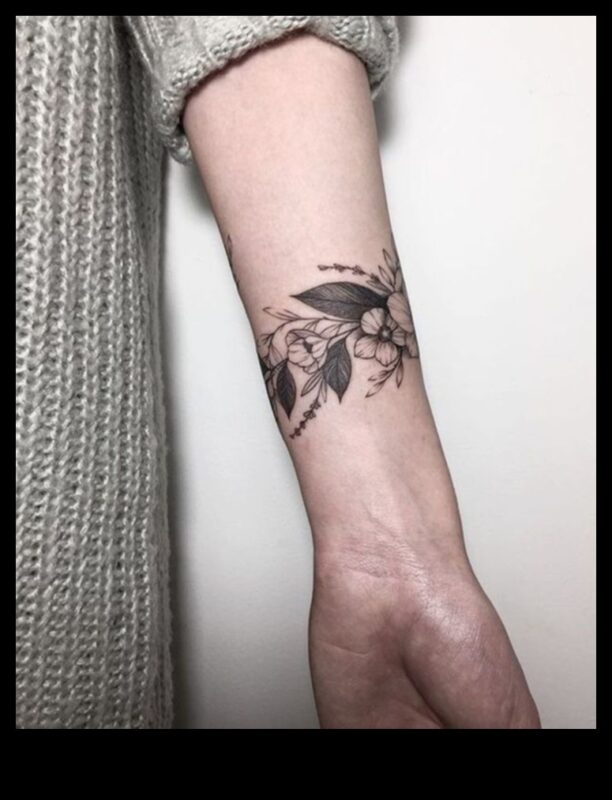 Graceful Ink: Εκλεπτυσμένη εμφάνιση με τατουάζ στον καρπό